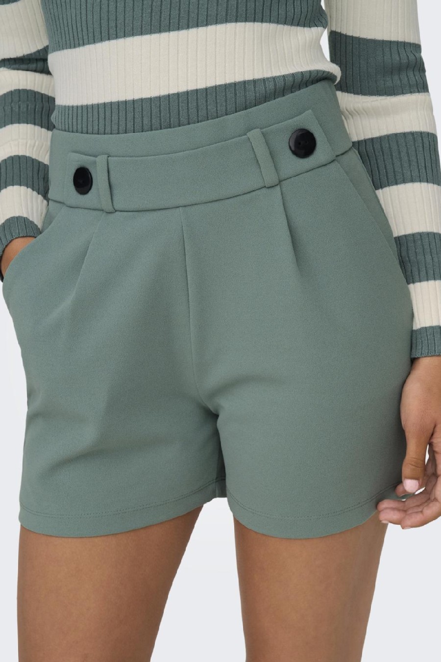 Riidest šortsid JACQUELINE DE YONG 15203098-Chinois-Green